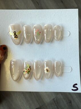 Sheer Nude Floral & Bee Press-On Nails